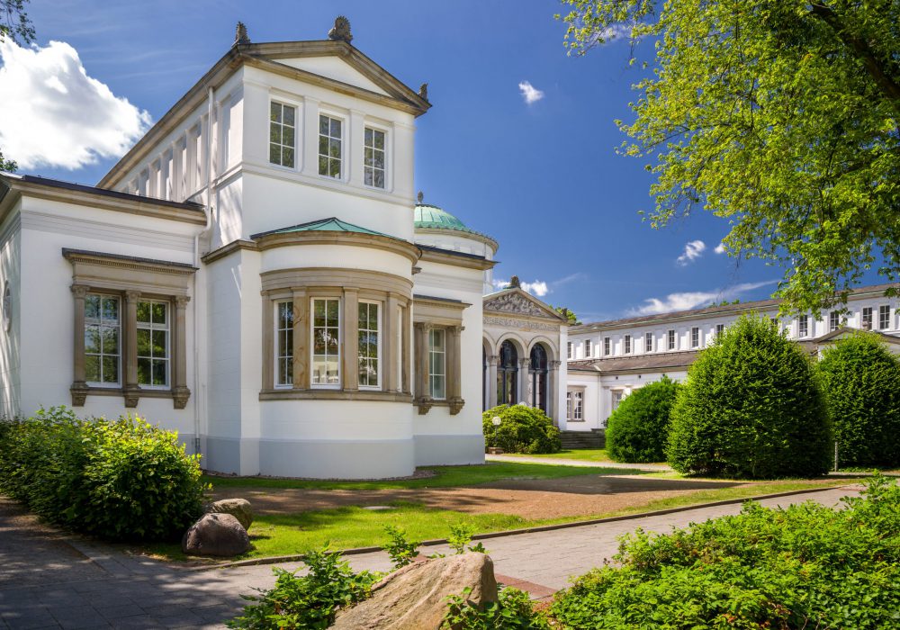 Badehaus 1 Staatsbad Oeynhausen entzerrt sonnig Ostseite Badehaus 1 Staatsbad Oeynhausen entzerrt sonnig Ostseite